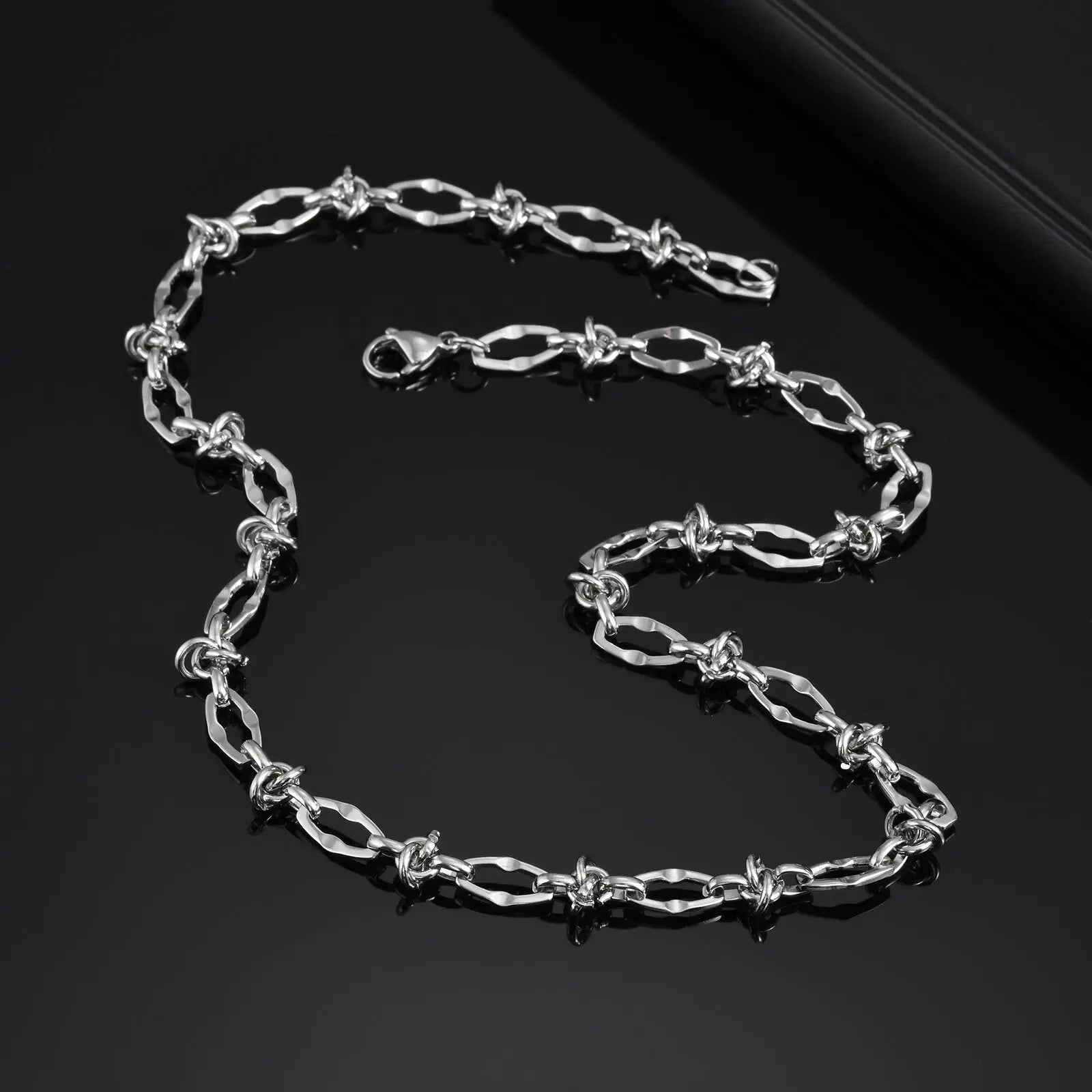 Thorn Knot Geometric Chain Choker