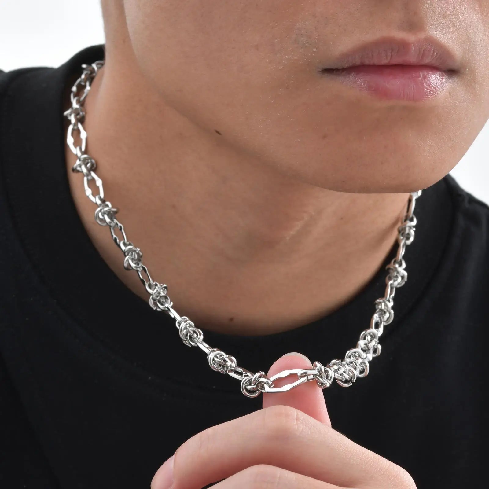 Thorn Knot Geometric Chain Choker