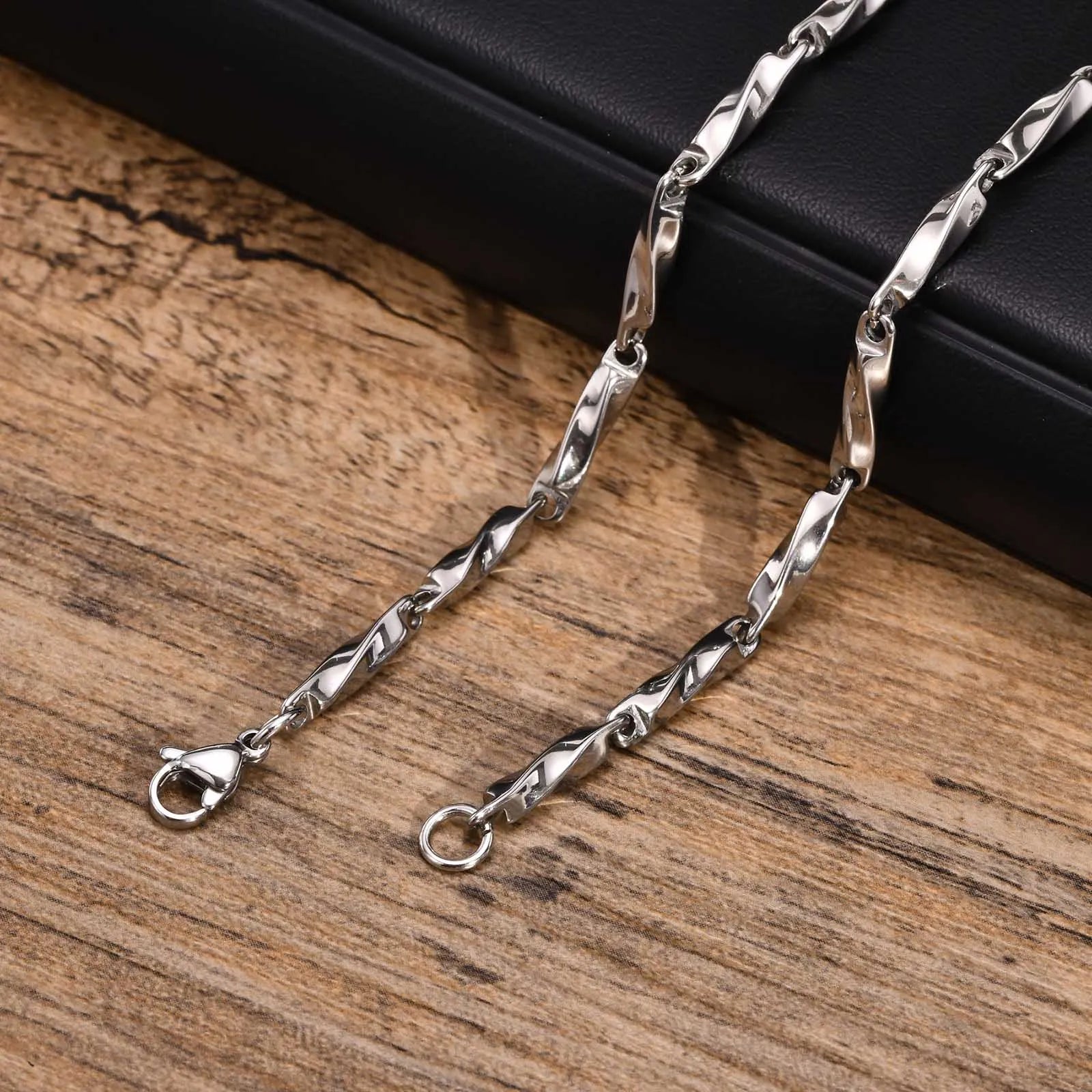 Mobius Twisted Bar Link Chain Necklace